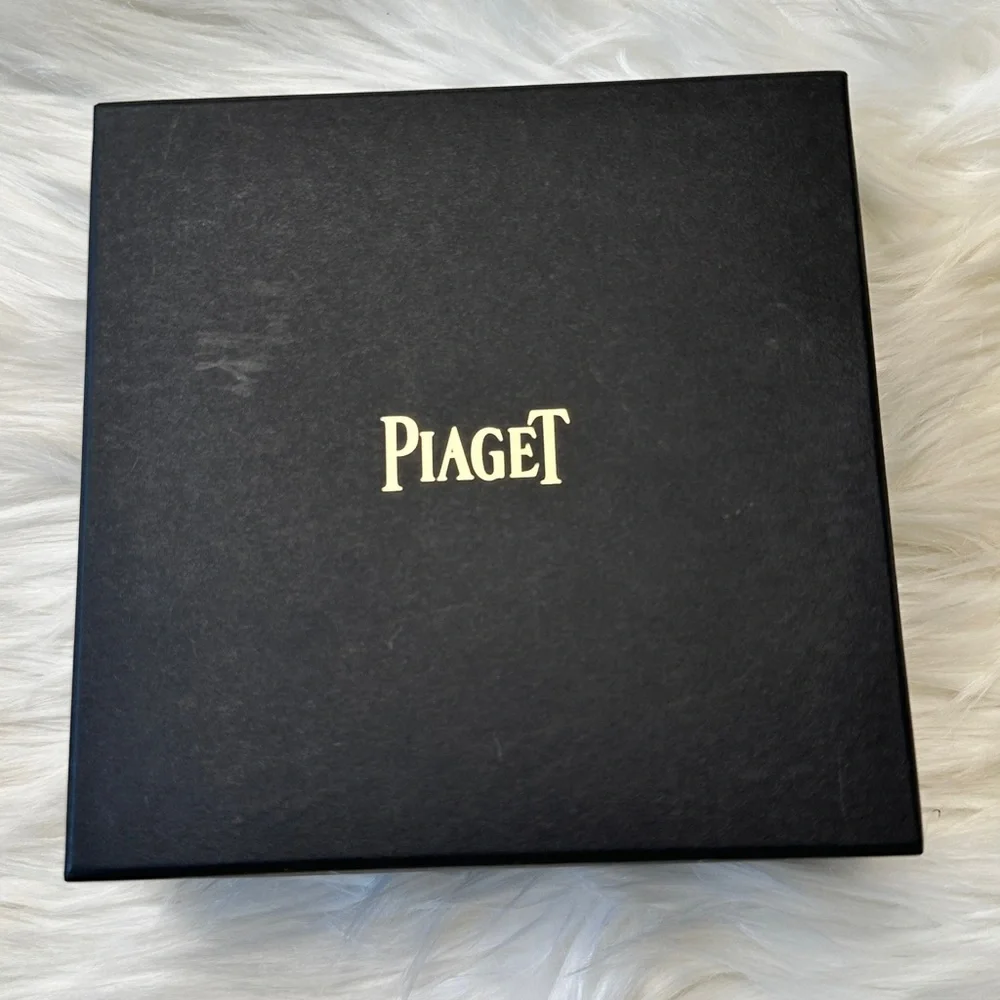 PIAGET
Sunlight 18k Rose Gold Mother of Pearl & Diamond Pendant Necklace - Picture 8 of 8